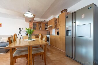 REZERVOVANÝ VEĽKOMETRÁŽNY 4 IZBOVÝ BYT S DVOMI LODŽIAMI - 5