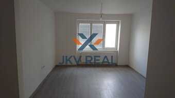 Pekný 2 izbový byt na prenájom v centre mesta Nové Zámky - 5