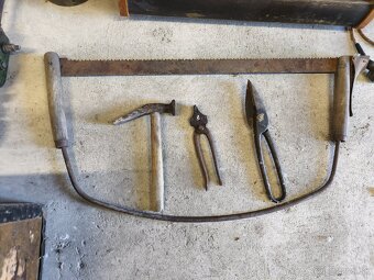 Staré váhy, kufor ,gramofón.... - 5