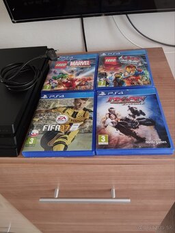 Predám PS4 - 5