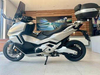 Honda Forza 750 - 5