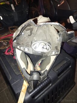 Motorkarske prilby. - 5