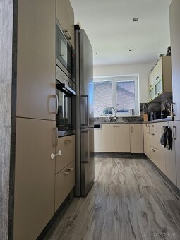 Na predaj moderný 4-izbový rodinný dom v krásnej obci Valča - 5