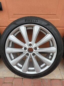 Pirelli 245/40 R19 - 5