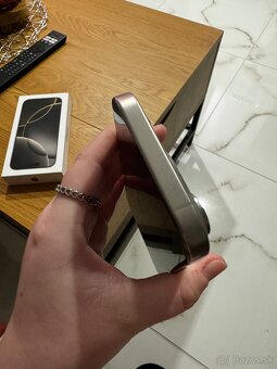 Iphone 16 Pro 256gb prírodný titán - 5