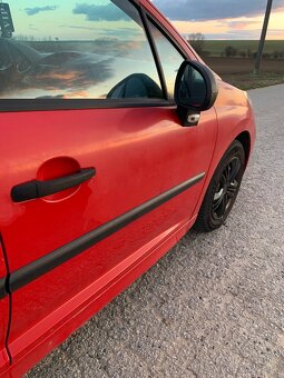 Predám alebo rozpredám v celku Peugeot 207 - 5