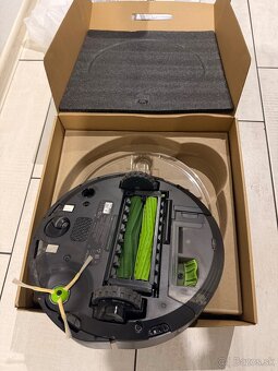 Robotický vysávač iRobot Roomba i7+ - 5
