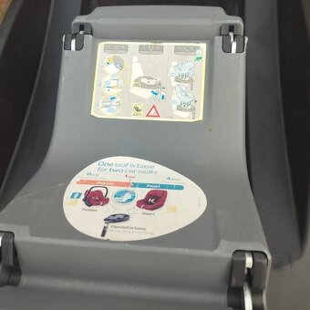 Maxi Cosy vajicko a izofix - 5