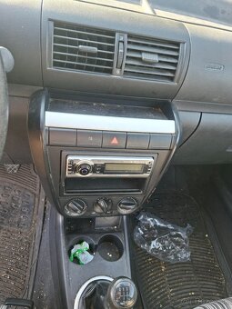 Rozpredám VW Fox 1.2HTP 40kw BMD 2007 - 5