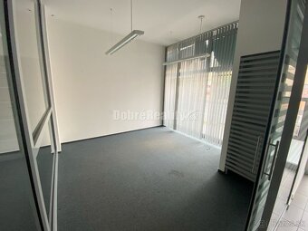 Na predaj pekná komerčná budova v centre mesta Lučenec - 5