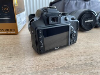 Nikon D3400 + 3 objektivy, 3 baterie, Nikon cestovna brasna - 5