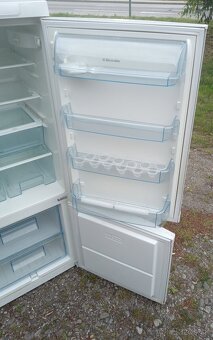 Predám plnefunkčná chladnička s mrazničkou ELECTROLUX - 5