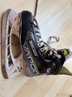 Predám hokejové korčule Bauer Vapor 3X  + nahradne noze - 5