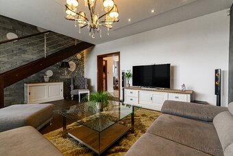 Priestranný 4-izb. mezonet 145m²,2 loggie–Zobor,NR - 5