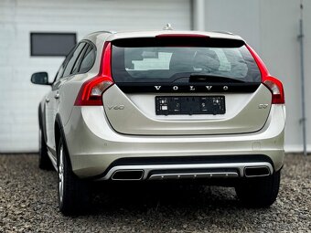 Volvo V60 D3 Cross Country 2.0D,Momentum,1Majiteľ - 5