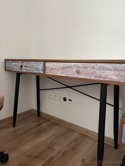 Pracovný stôl, ozdobná minikomoda a pracovné kreslo - 5