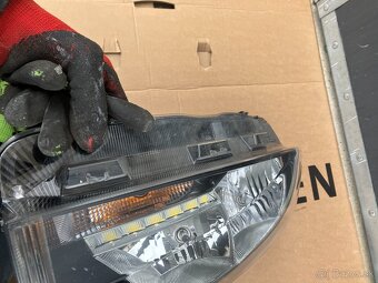 pravy prave predni svetlo skoda rapid svetla - 5
