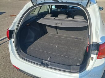 KIA Cee’d Sporty Wagon Combi 74kw Manuál - 5