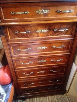 Predám komodu sedem šuflíkovu - 5