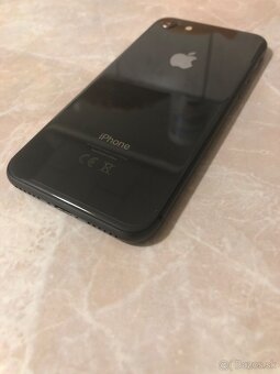 iPhone 8 / 128GB Black Pekný stav - 5