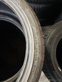 235/35r19 - 5