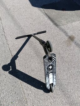 Freestyle parková kolobežka. - 5