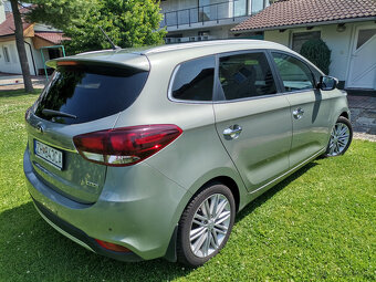 Kia Carens - 5