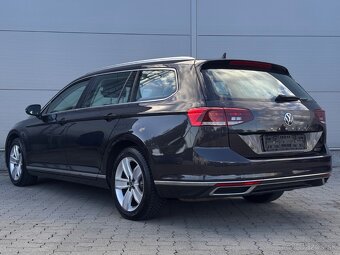 Volkswagen Passat Variant 2.0 TDI Elegance 4Motion DSG - 5