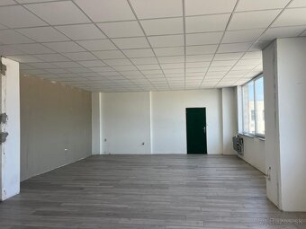 Na predaj prevádzková budova v Lučenci - 5