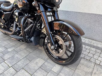 Harley Street Glide - 5