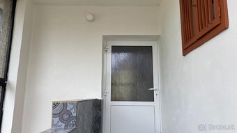Priestranný 5-izbový rodinný dom s garážou v tichej lokalite - 5