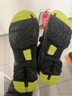 Pracovna obuv uvex - 5