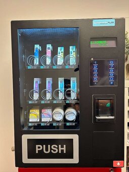 Predam predajný automat Vendo Sanden - 5