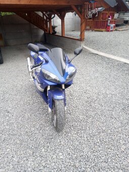 Yamaha R1 - 5