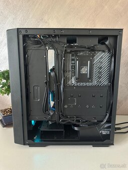 RX 5700XT / RYZEN 5 5600X / 32GB DDR4 / 1TB NVME - 5