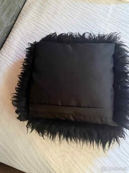 Vankuš z ovčej kožušiny - 5