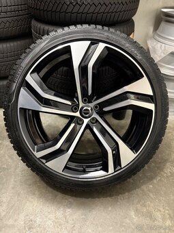 Nepoužitá zimná sada Volvo XC90 - 5x108 R22 , 275/35/22 - 5
