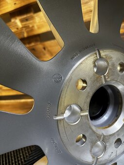 VW T7 - orig. ALU disky 5x120 R17 - 5
