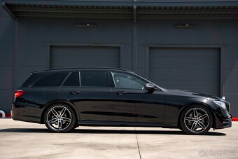 Mercedes-Benz E 220d AMG Line Night Edition - 5