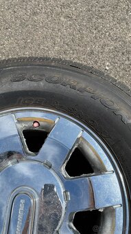 Predám rezervné koleso na Hummer H3 + originálny plastový kr - 5