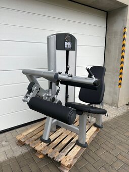 Zakopávanie v sede - Life Fitness Signature Seated Leg Curl - 5