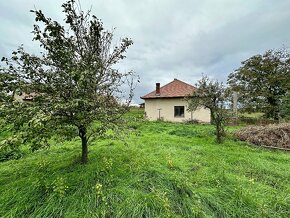 REZERVOVANÉ - rodinný dom na polosamote s veľkým pozemkom - 5