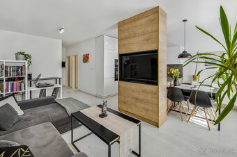 Predaj priestranný 2-izb. byt 58m2 + 4,5m2 balkón, Kazanská, - 5