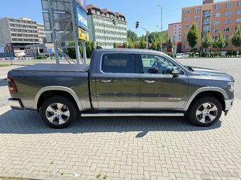 Dodge RAM 1500 Laramie—5.7 V8 HEMI—2020–KŮŽE—95.000km - 5