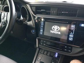 Predám Toyota Auris Sport Touring hybrid - 5