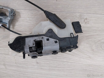 Zamka do dveri na Peugeot 208 - 5