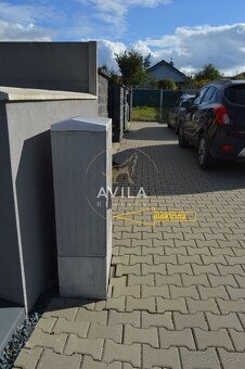 NA PREDAJ: zaujímavý stavebný pozemok 654m2 - Majcichov - 5