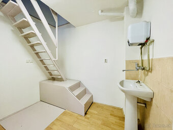 Viacúčelová budova v severnej časti mesta. - 5