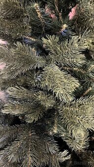 Umelý vianočný stromček - 5