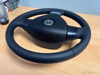 Predám nanovo obšitý trojramenný volant do VW - 5